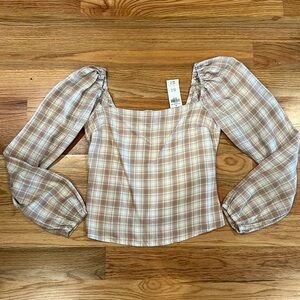 NWT Abercrombie Puff Sleeved Top